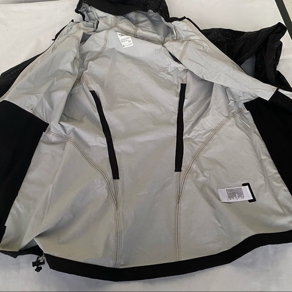 TNF Stormy Trail Jacket - SMALL - Picture 9 of 12